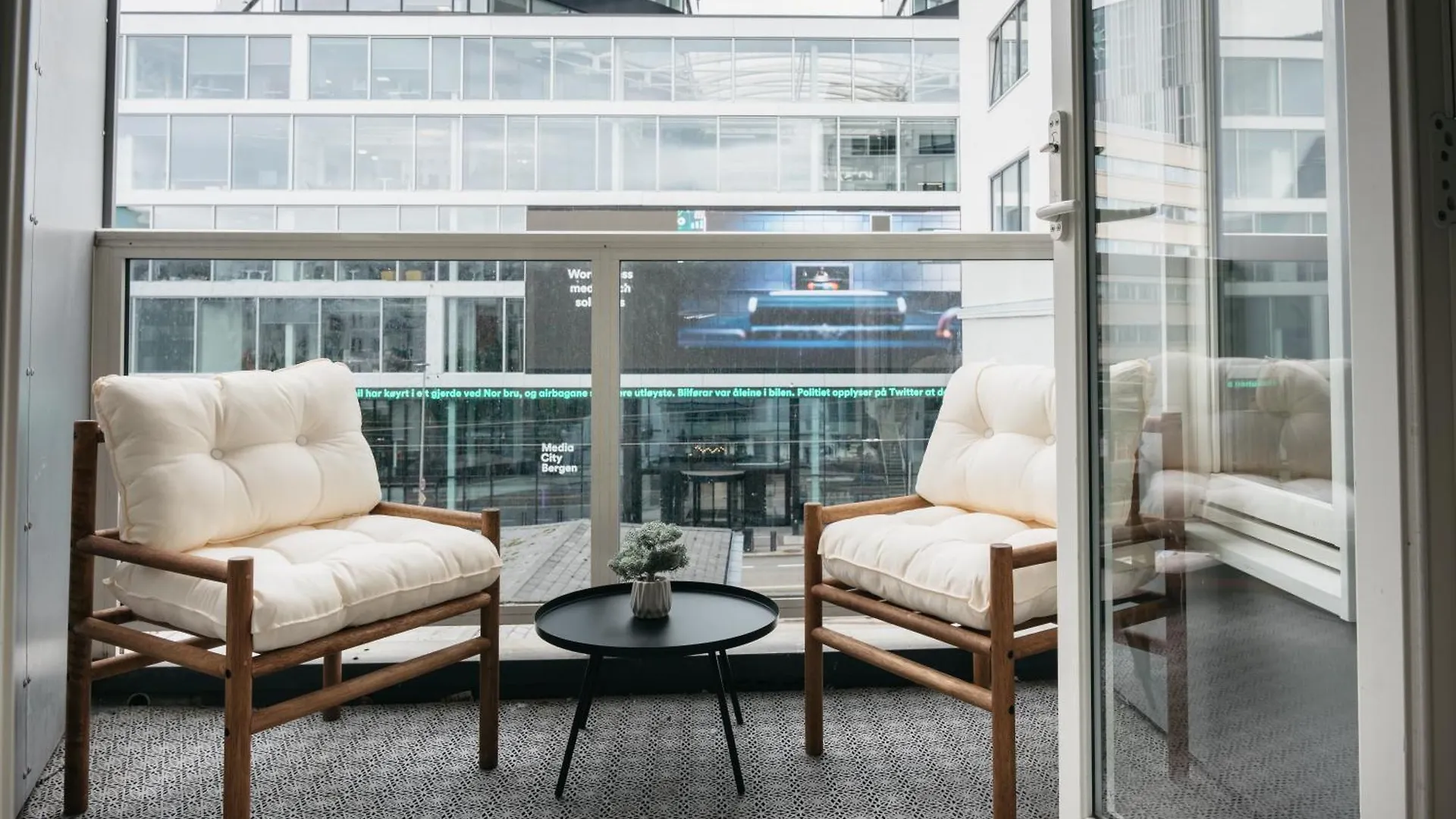 Stay L Urban - Spacious Apartment With Private Terrace 베르겐