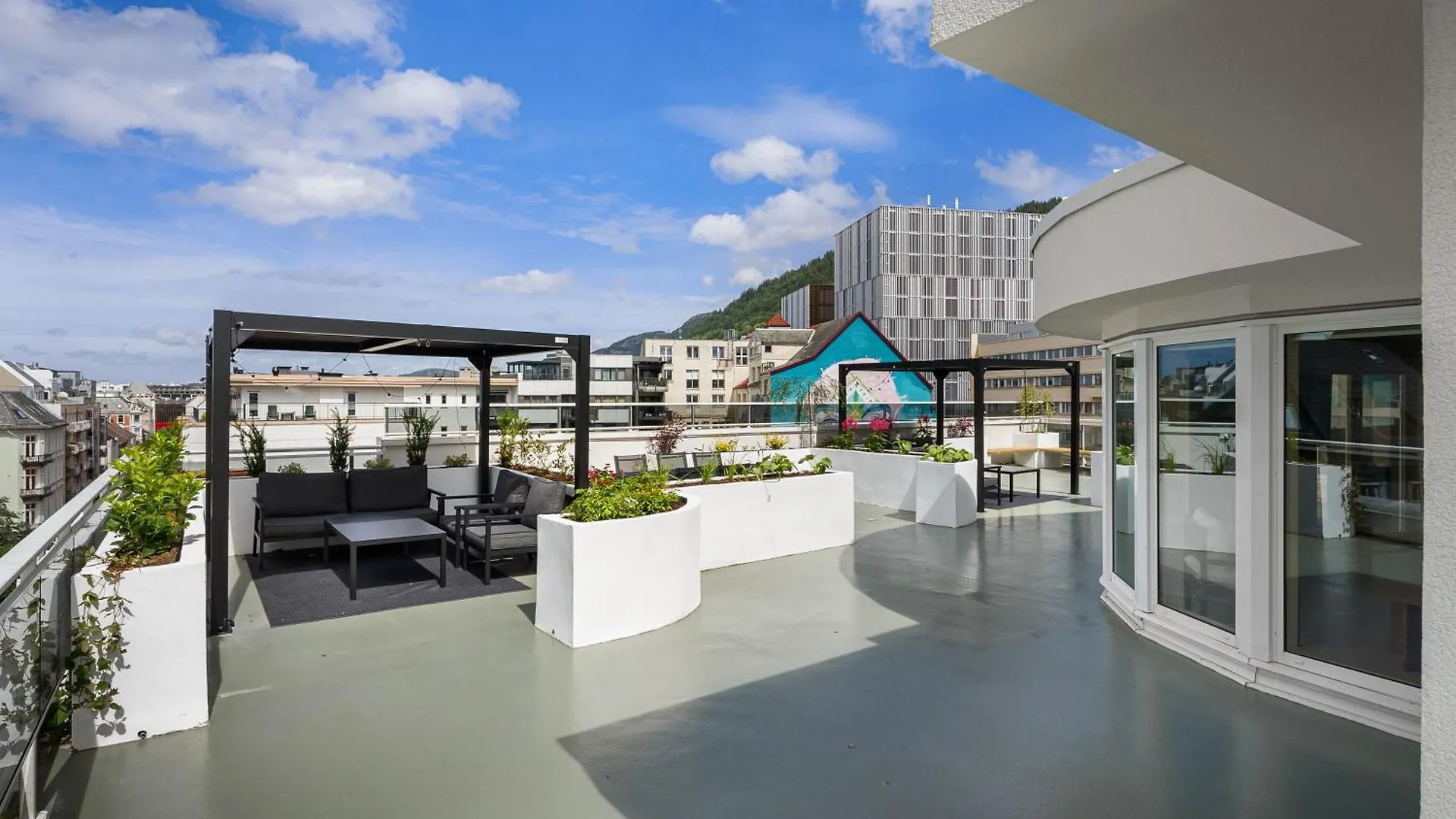 Stay L Urban - Spacious Apartment With Private Terrace Bergen