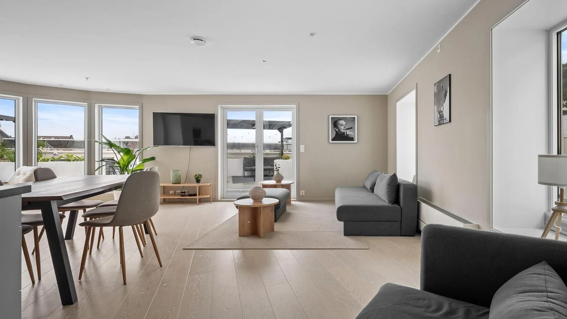 Stay L Urban - Spacious Apartment With Private Terrace 베르겐