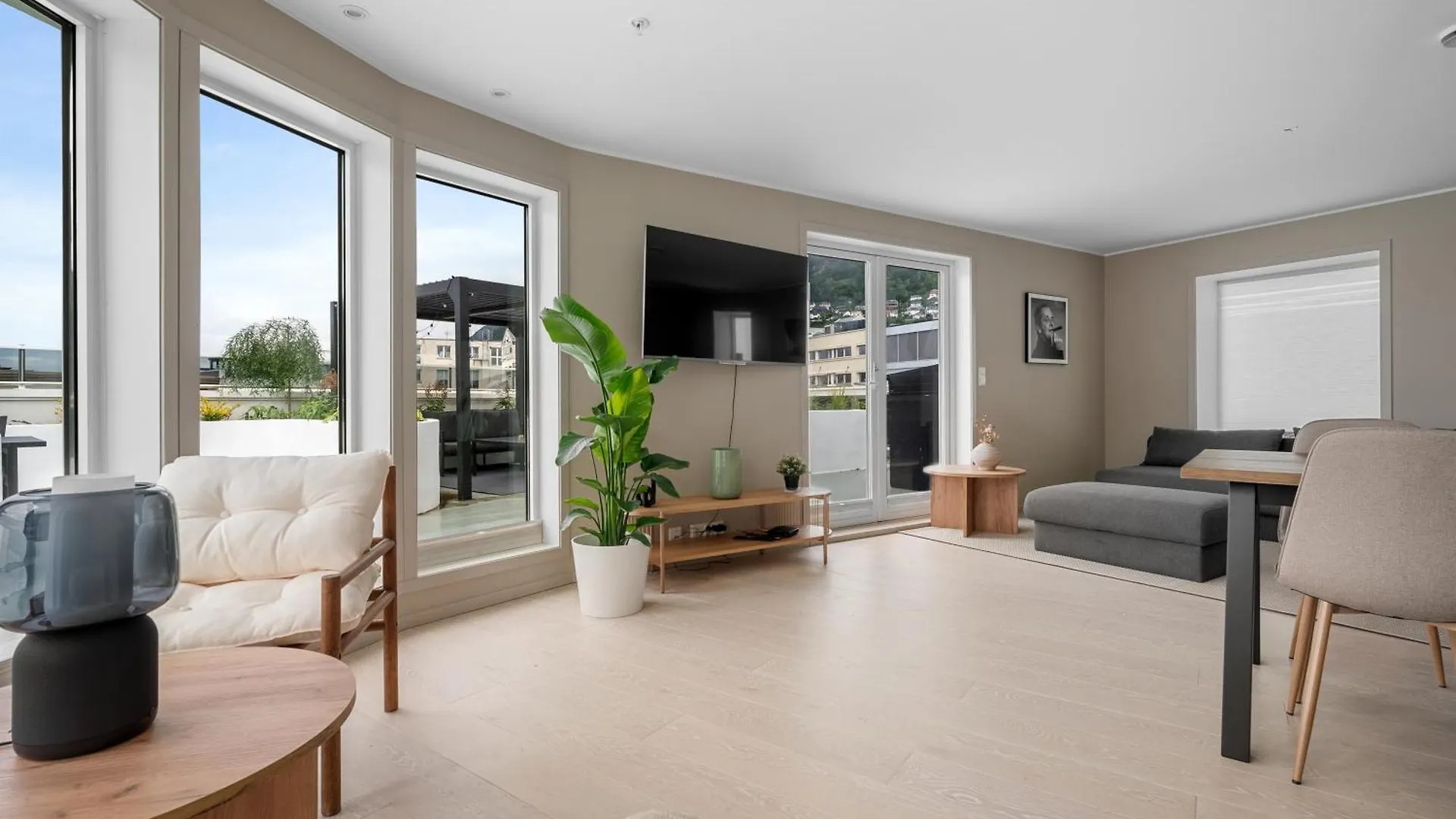 Stay L Urban - Spacious Apartment With Private Terrace 베르겐